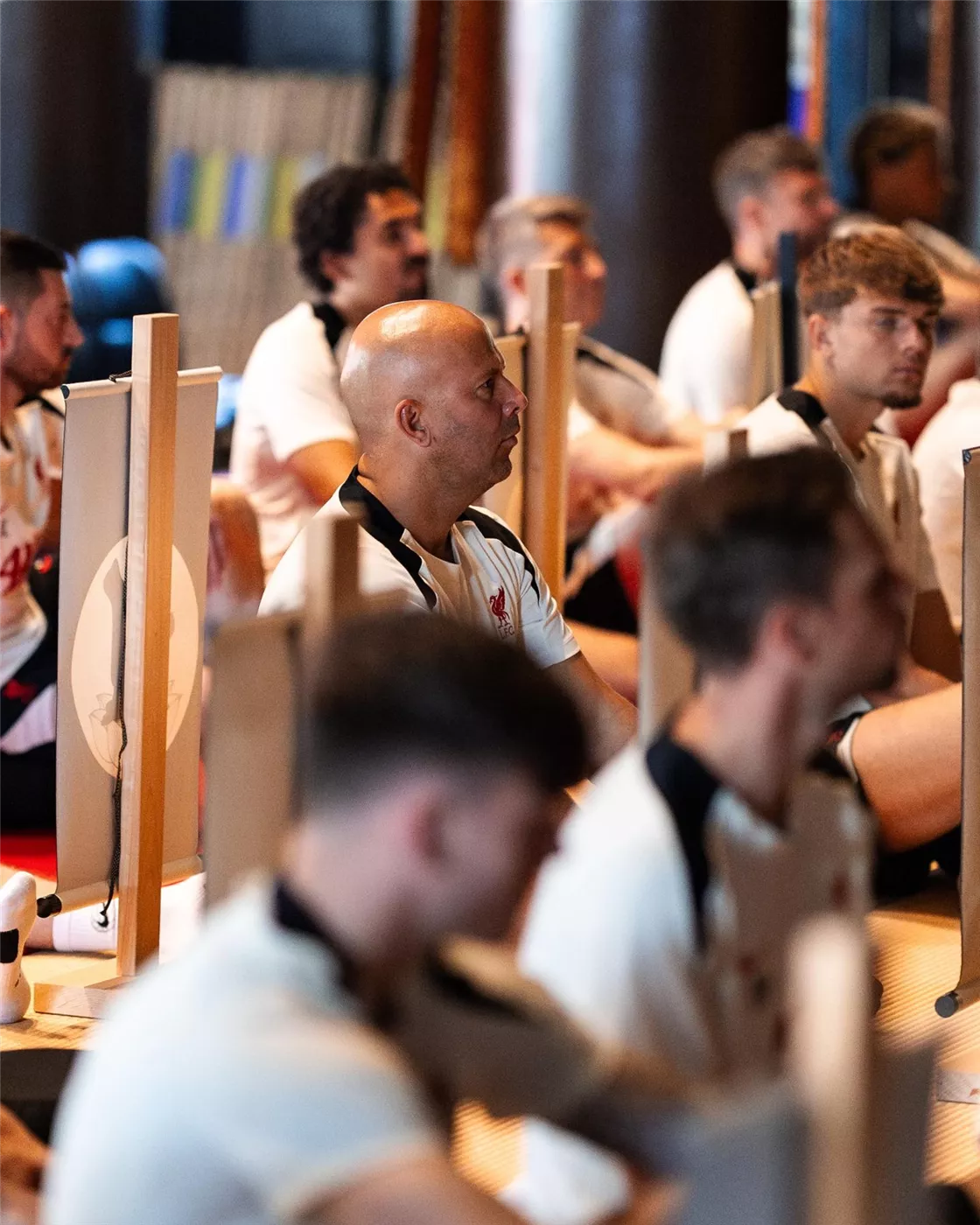 محمد صلاح رفقة فريق ليفربول من معبد إيكوين في طوكيو