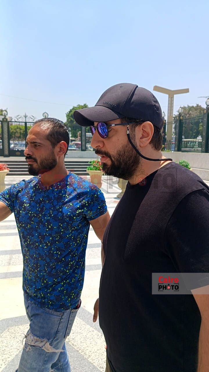 أحمد أمين يشيع جثمان خالته من مسجد السيدة نفيسة