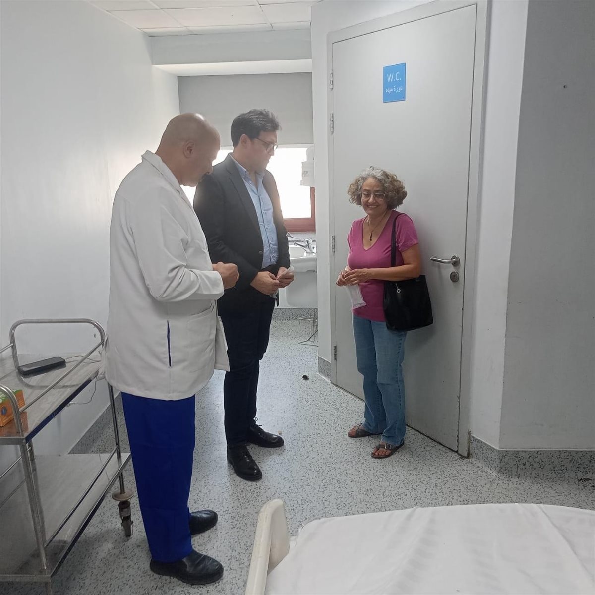 وزير الثقافة يزور الكاتب صنع الله إبراهيم بعد نقله إلى معهد ناصر 