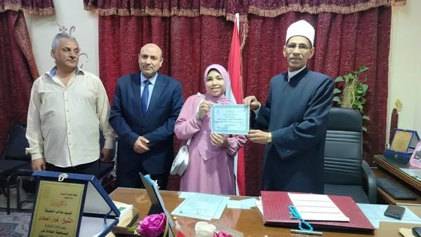  الأولى حصلت على 98.8%.. رئيس القاهرة الأزهرية يكرم طالبات المنطقة الحاصلات على مراكز متقدمة ضمن أوائل الجمهورية 