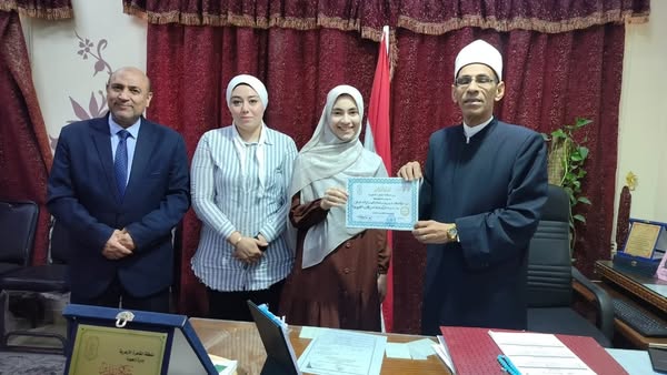  الأولى حصلت على 98.8%.. رئيس القاهرة الأزهرية يكرم طالبات المنطقة الحاصلات على مراكز متقدمة ضمن أوائل الجمهورية 