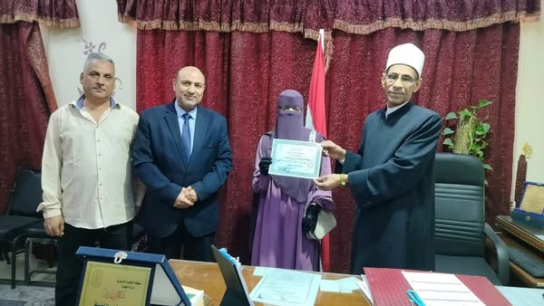  الأولى حصلت على 98.8%.. رئيس القاهرة الأزهرية يكرم طالبات المنطقة الحاصلات على مراكز متقدمة ضمن أوائل الجمهورية 