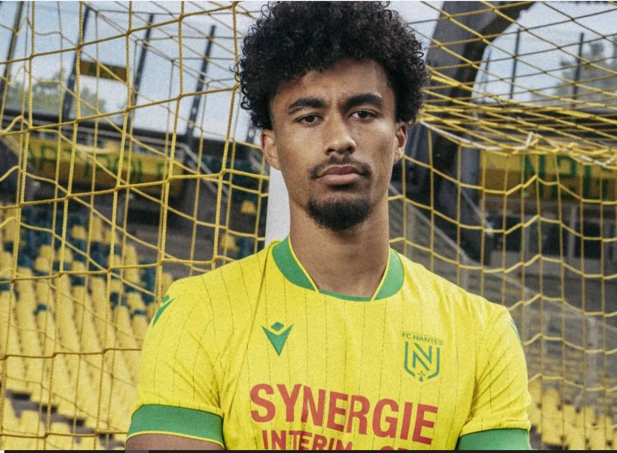<strong>ناثان زيزي لاعب فريق نانت الفرنسي</strong>