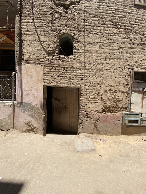 أقدم باب في الاقصر من 130سنة