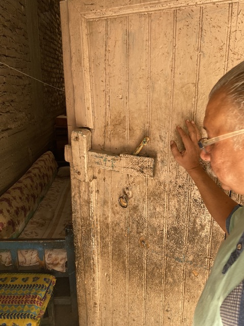 أقدم باب في الاقصر من 130سنة