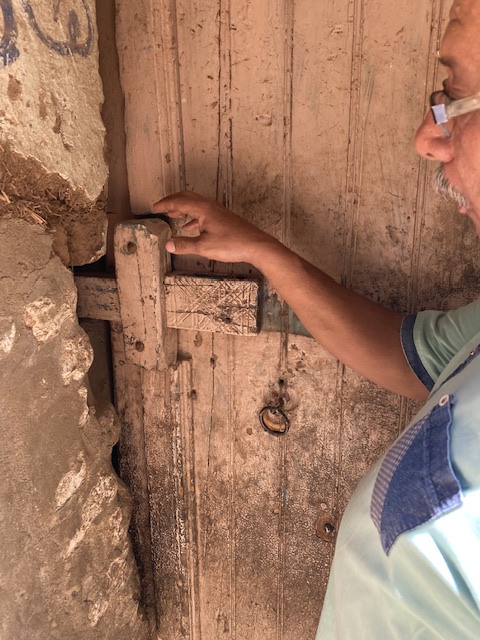 أقدم باب في الاقصر من 130سنة