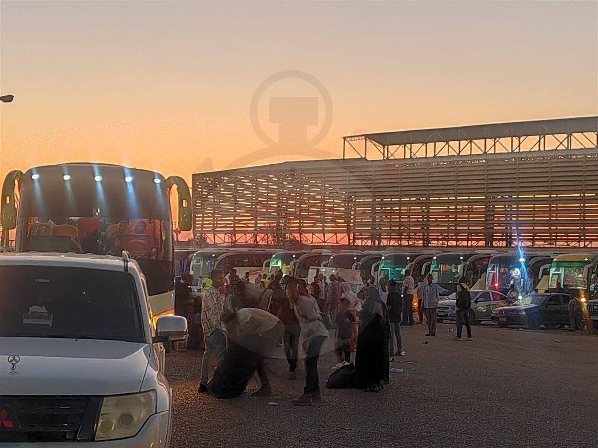 استكمال رحلة العودة.. انطلاق الأتوبيسات بالأشقاء السودانيين من محطة السد العالي بأسوان إلى ميناء قسطل