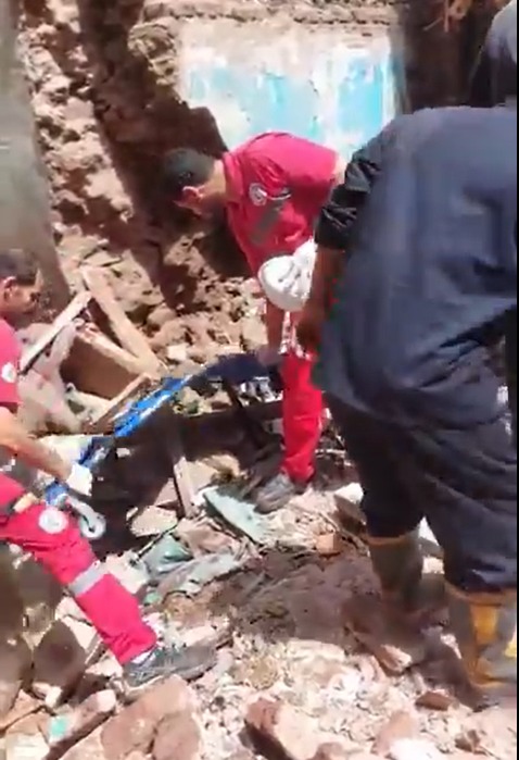 الهلال الأحمر يساند جهود الحماية المدنية في انتشال ضحايا حادث عقار طنطا