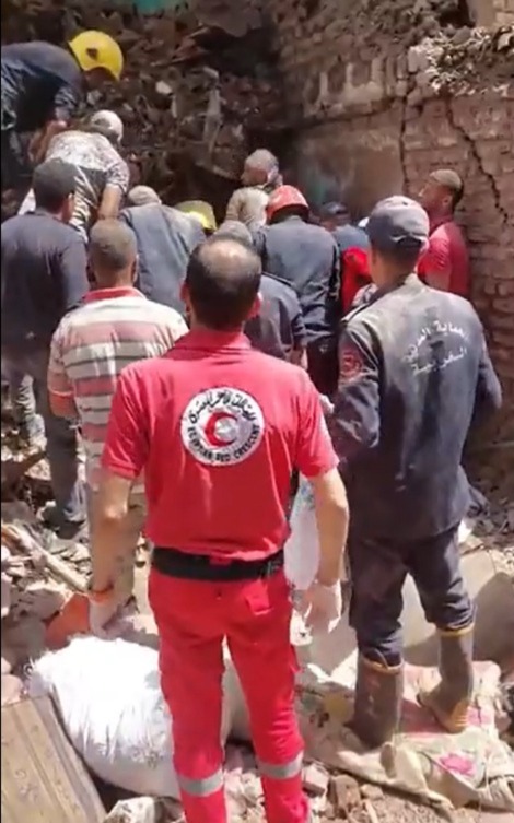 الهلال الأحمر يساند جهود الحماية المدنية في انتشال ضحايا حادث عقار طنطا