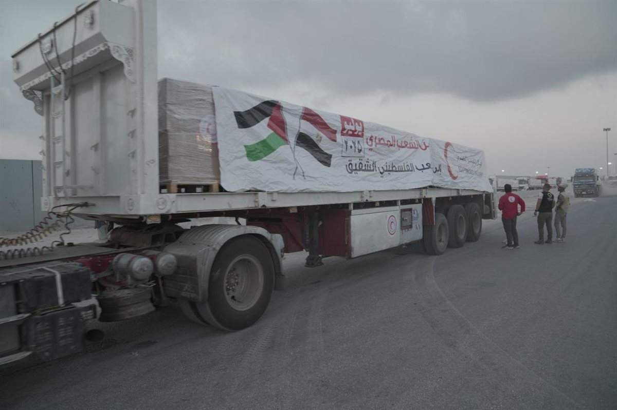 قوافل المساعدات الغذائية والطبية العاجلة إلى غزة