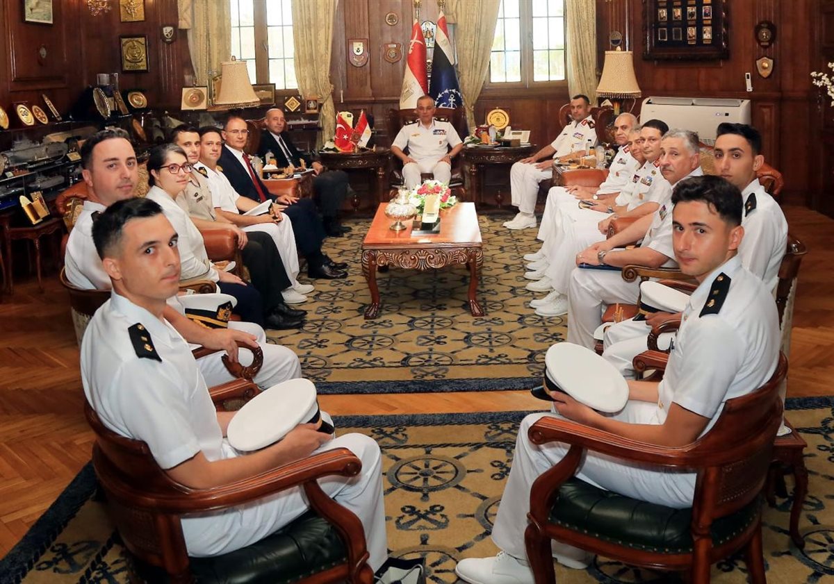 القوات البحرية تستقبل وفدًا من الكلية البحرية التركية