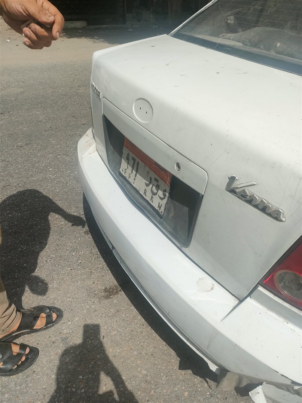 فتاة تستغيث من سائق تاكسي