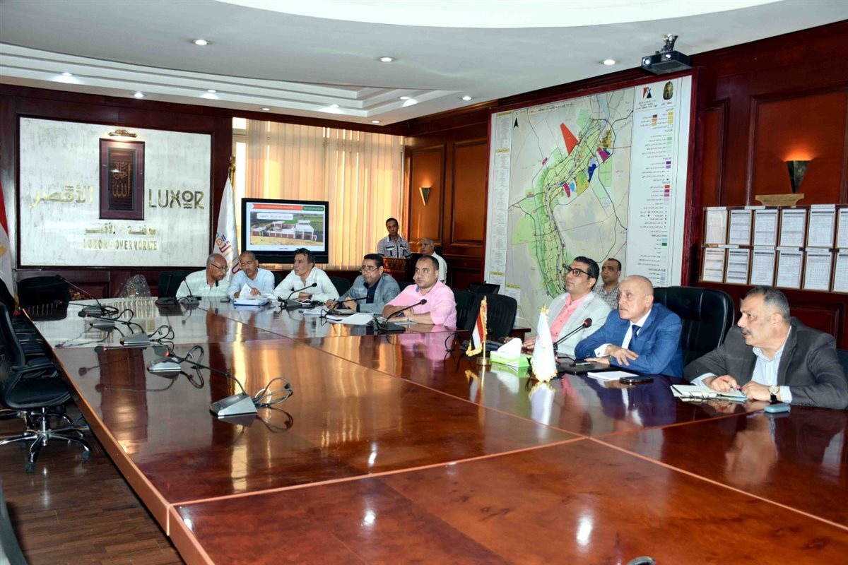 اجتماع محافظ الأقصر