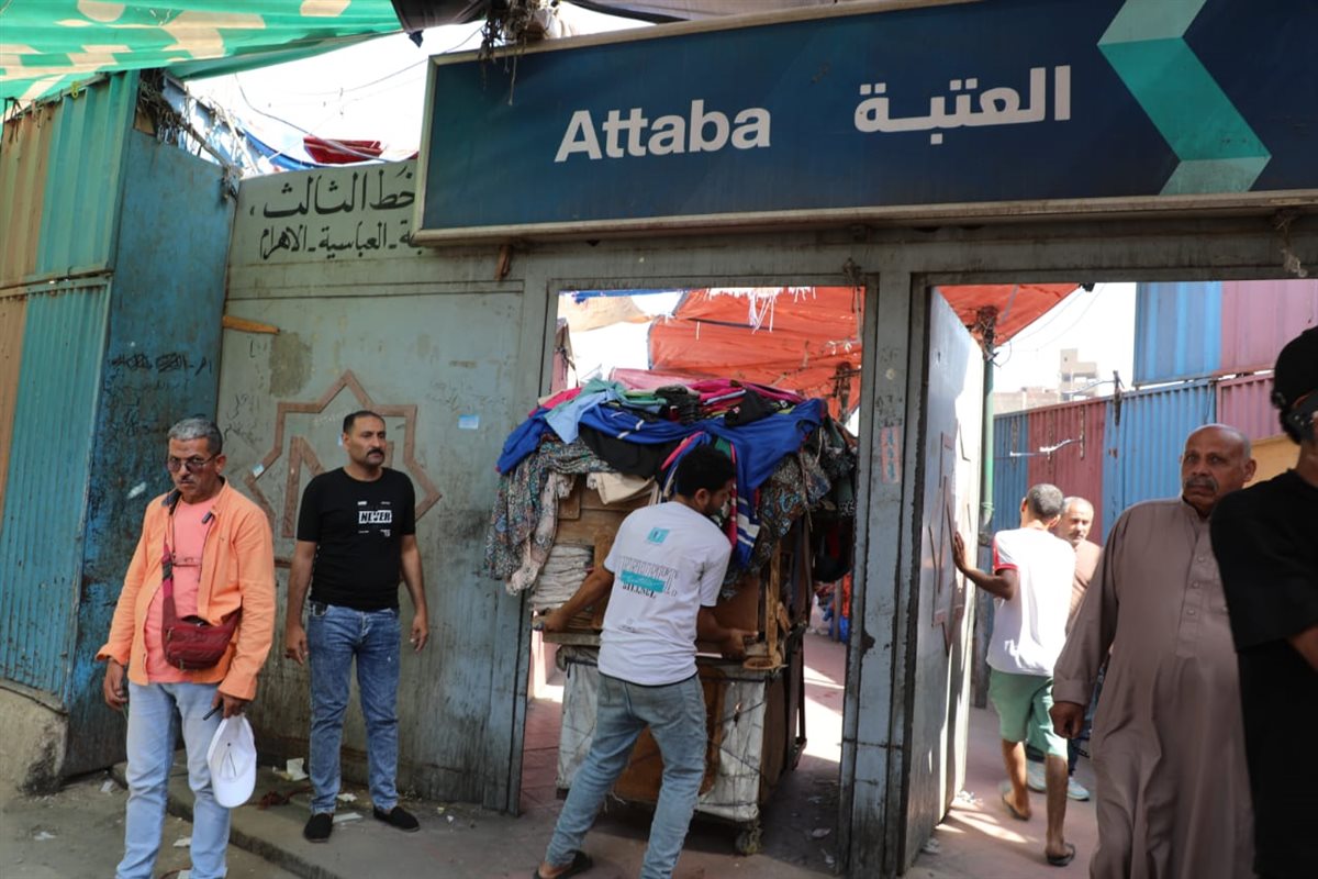 نقل الباعة الجائلين المتواجدين بجوار حديقة الأزبكية إلى جراج العتبة