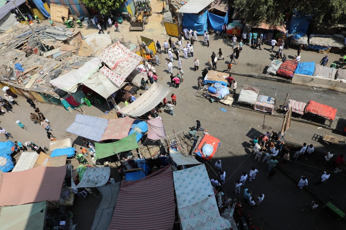 نقل الباعة الجائلين المتواجدين بجوار حديقة الأزبكية إلى جراج العتبة