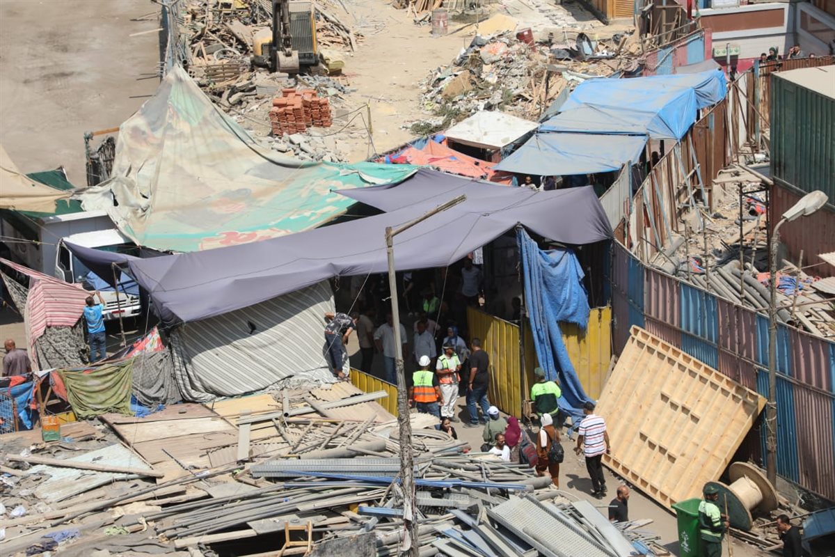 نقل الباعة الجائلين المتواجدين بجوار حديقة الأزبكية إلى جراج العتبة