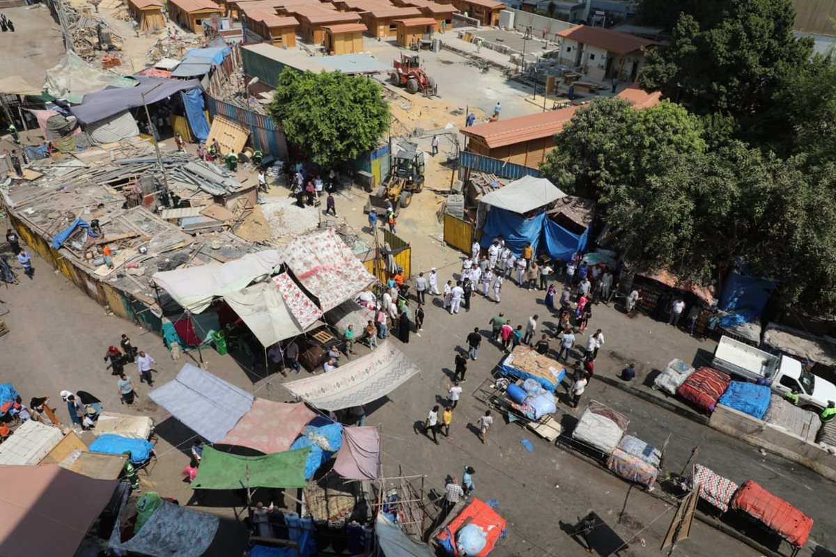 نقل الباعة الجائلين المتواجدين بجوار حديقة الأزبكية إلى جراج العتبة