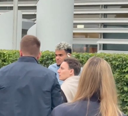 لقطات من وصول لويس دياز إلى ألمانيا