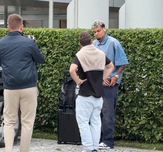 لقطات من وصول لويس دياز إلى ألمانيا