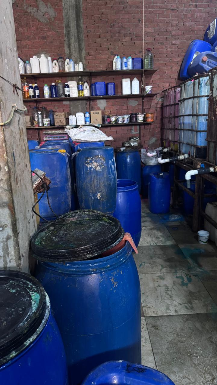 ضبط 25 طن منظفات داخل كيان مخالف غير مرخص في المنوفية