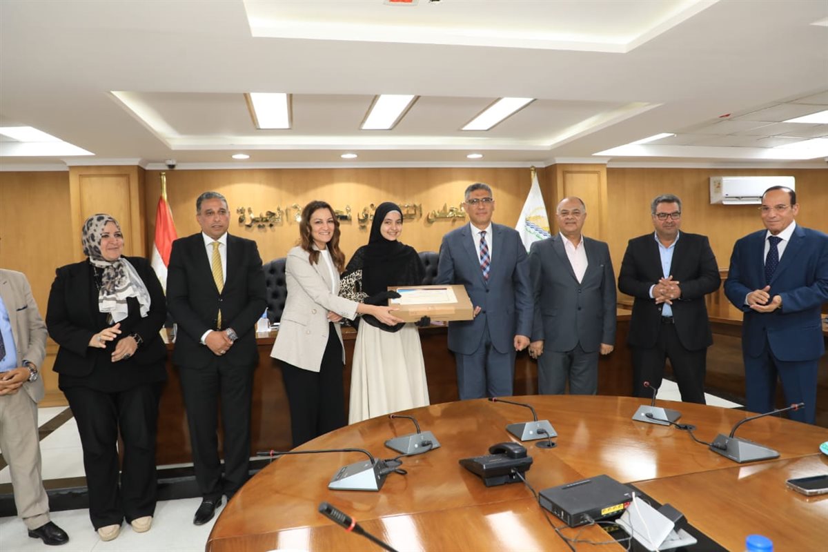 محافظ الجيزة يكرم أوائل الثانوية العامة والدبلومات الفنية 