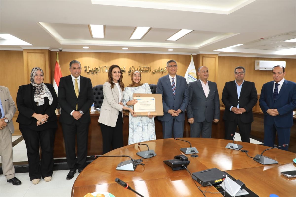 محافظ الجيزة يكرم أوائل الثانوية العامة والدبلومات الفنية 