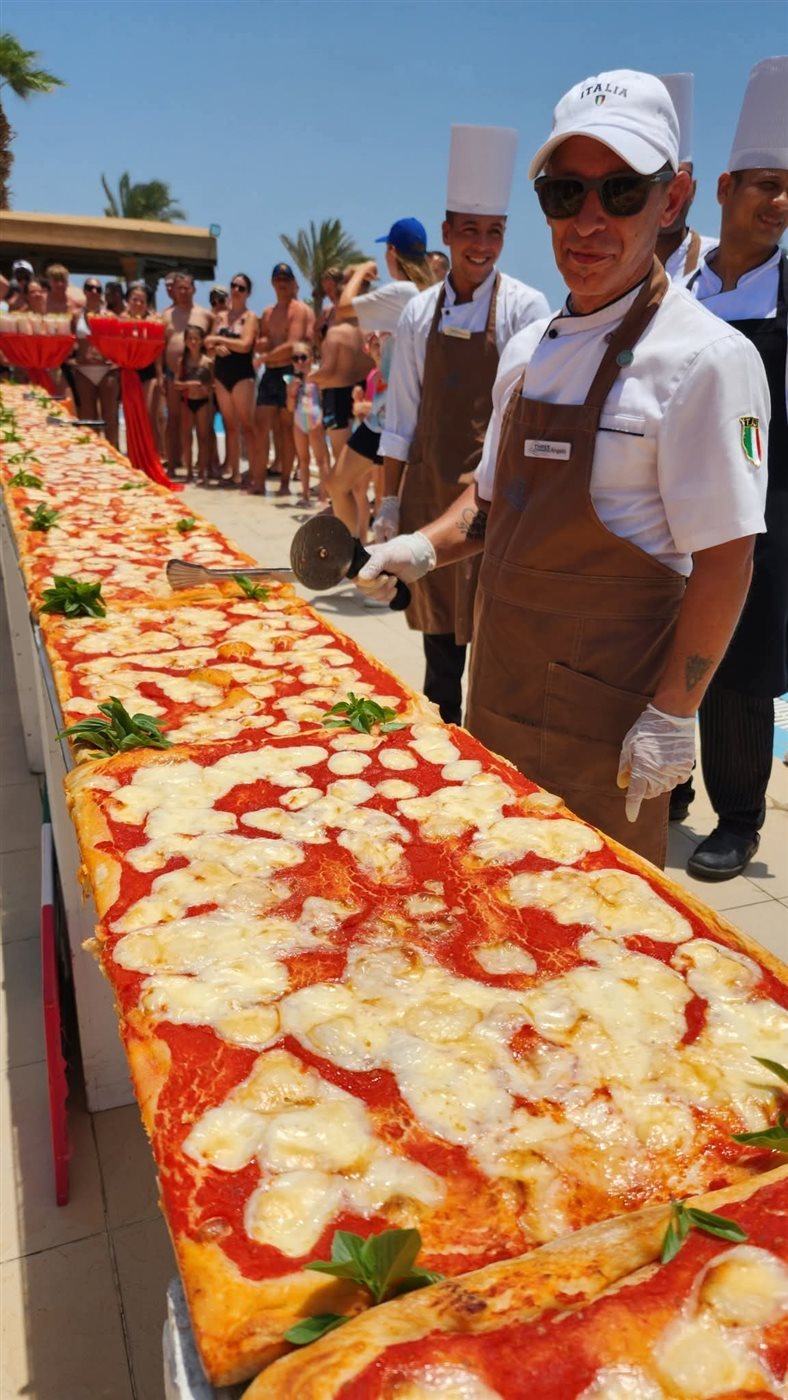مهرجان البيتزا علي شواطئ مرسي علم 