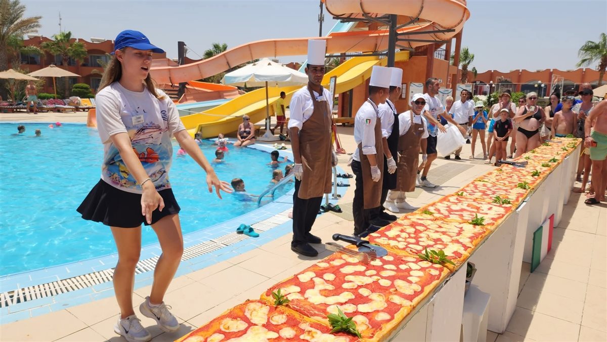 مهرجان البيتزا علي شواطئ مرسي علم 