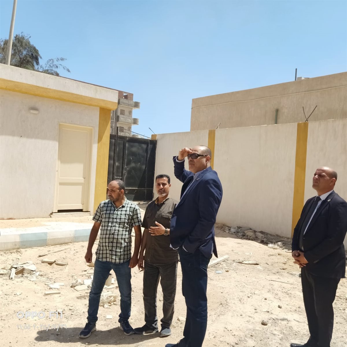 وزير العمل خلال زيارته المفاجئة