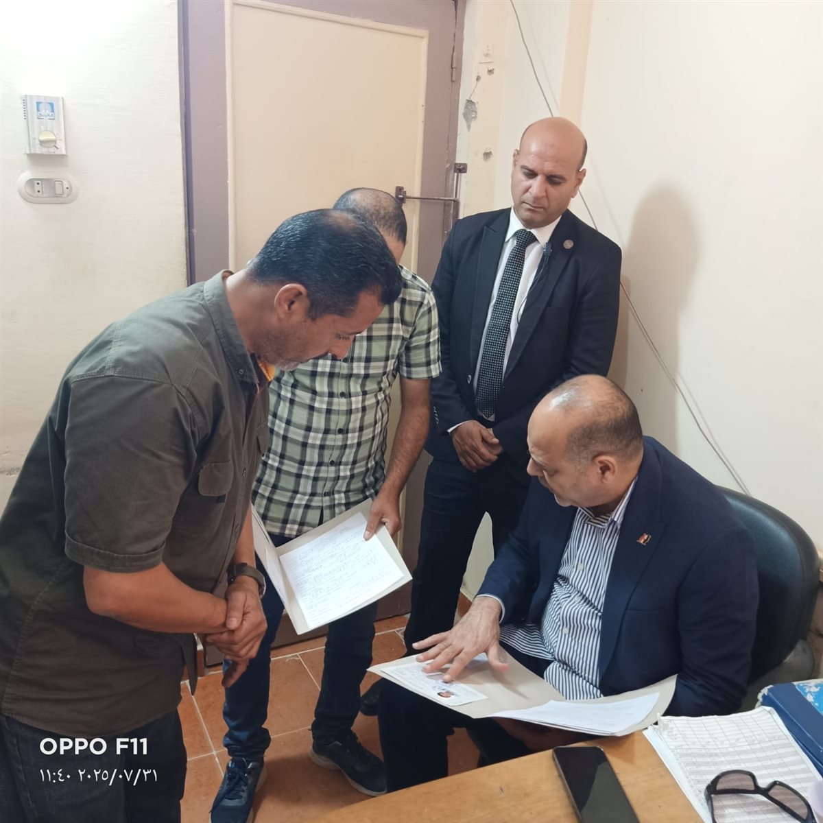 وزير العمل خلال زيارته المفاجئة