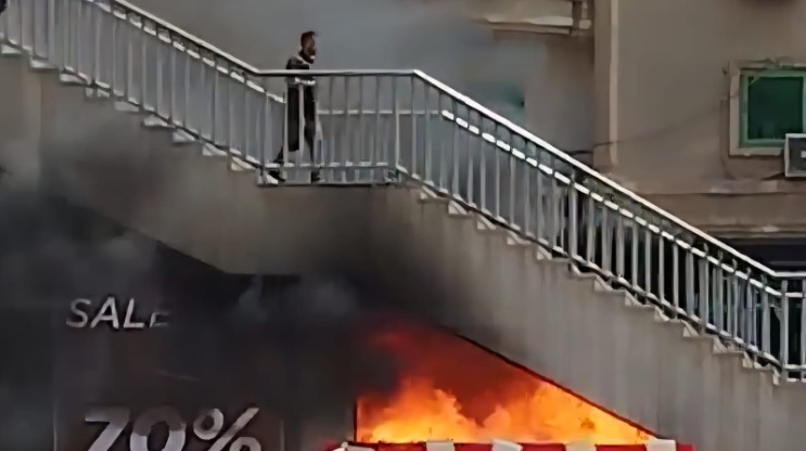 حريق كشك أسفل سلم أديداس الدائري بالمعادي