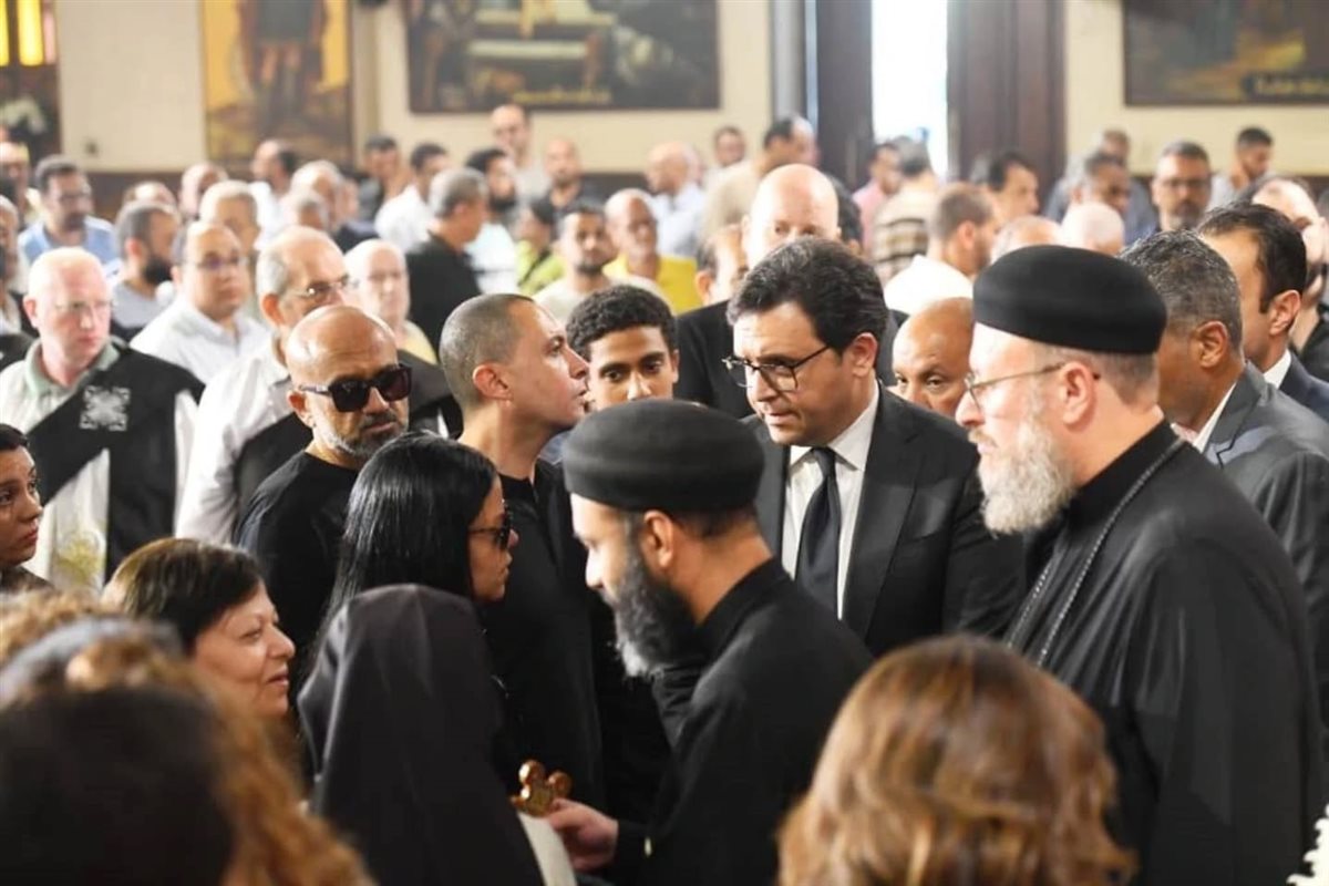 وزير الثقافة يشارك في مراسم جنازة الفنان القدير لطفي لبيب