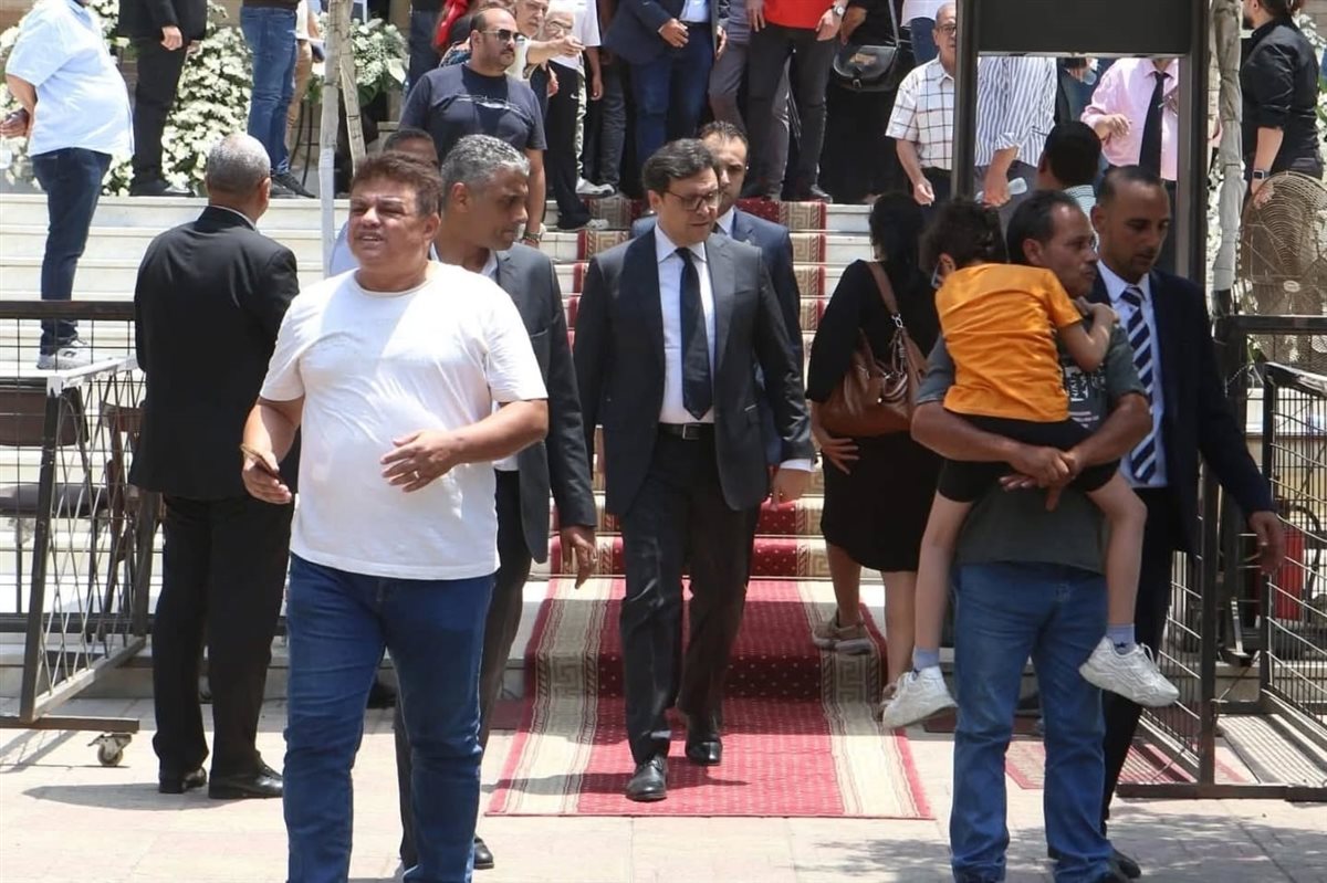 وزير الثقافة يشارك في مراسم جنازة الفنان القدير لطفي لبيب
