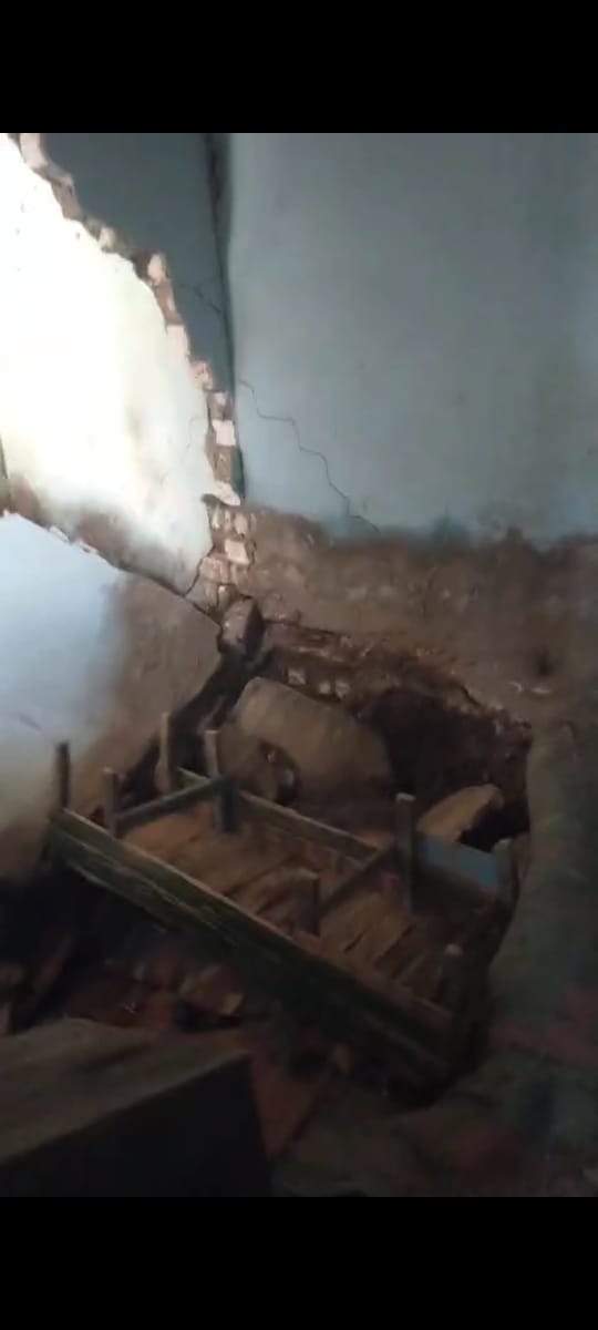 انهيار سقف منزل 