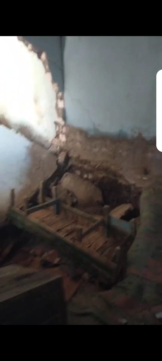 انهيار سقف منزل 