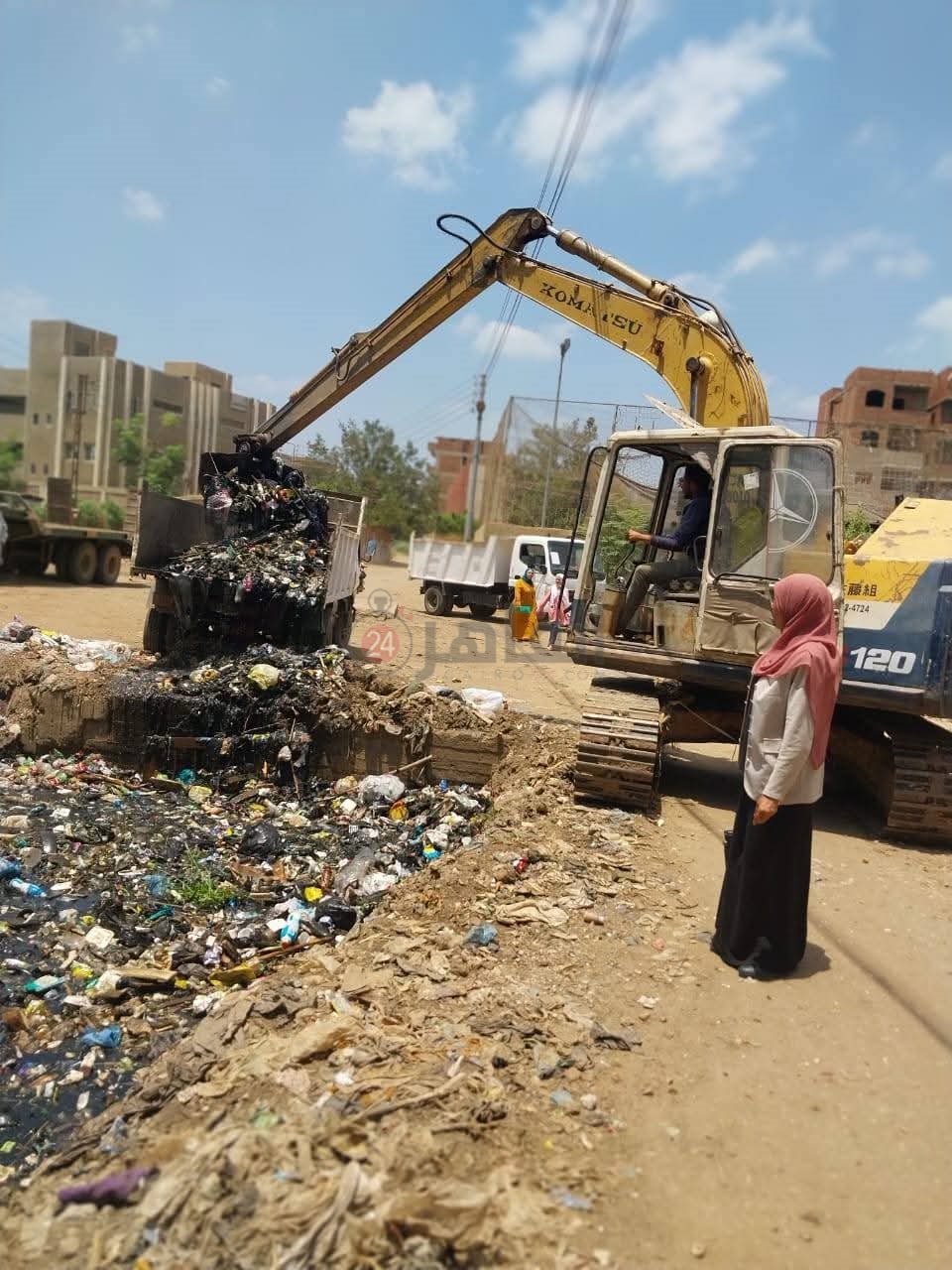 تطهير ترعة كفر أبشيش بالمنوفية من المخلفات والقمامة