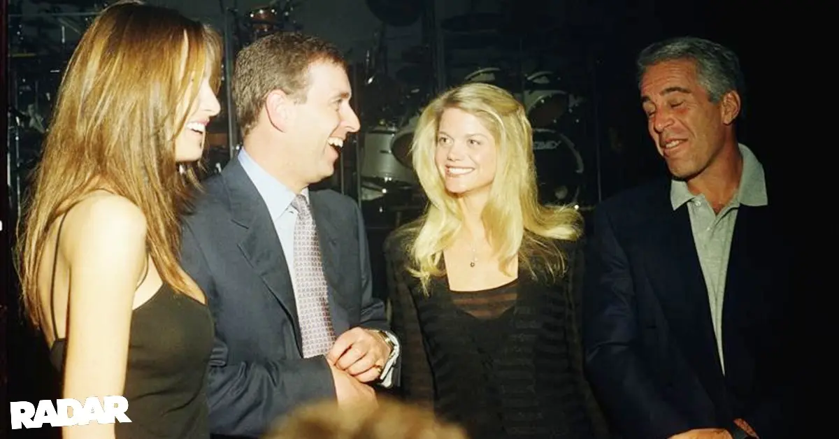 صورة نادرة تكشف طبيعة علاقة ترامب بـ جيفري إبستين 