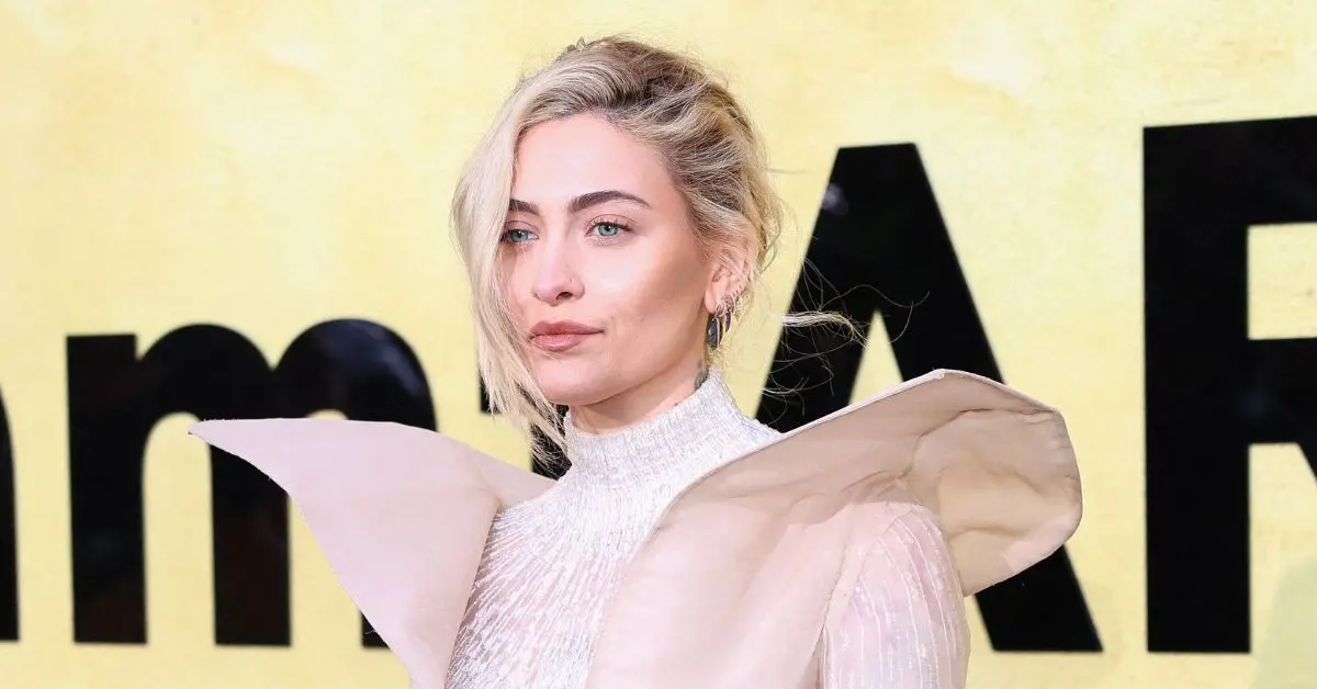 باريس جاكسون تُثير القلق بعد انفصال مفاجئ وظهورها باكية في الشارع