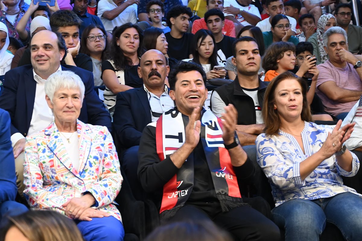  وزير الشباب والرياضة مع القائم بأعمال السفارة الأمريكية