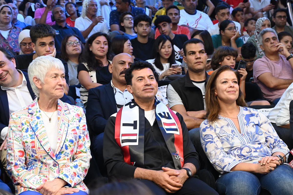  وزير الشباب والرياضة مع القائم بأعمال السفارة الأمريكية