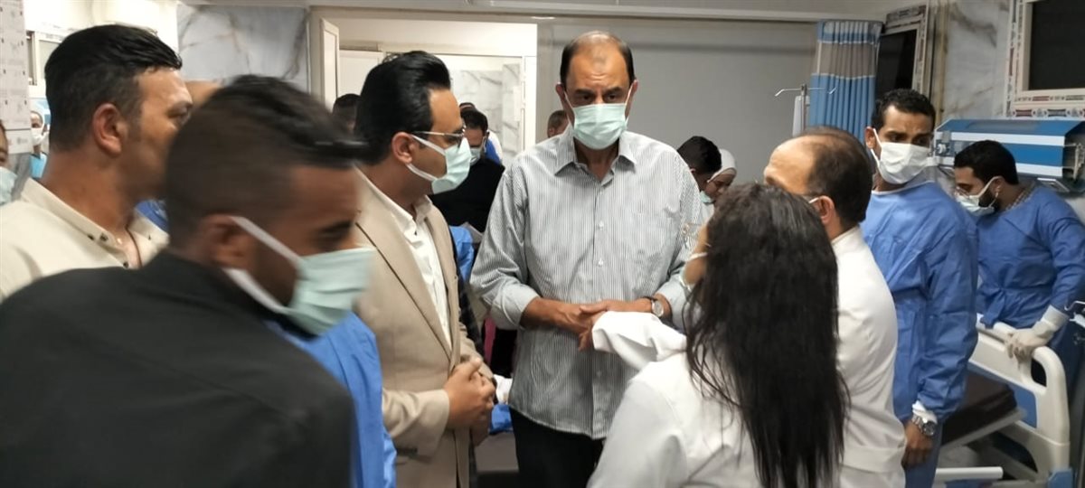 محافظ سوهاج يتفد مصابي حريق مطعم الشبان