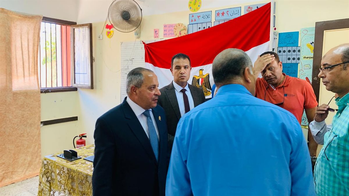 محافظ بورسعيد يتفقد استعدادات لجان انتخابات مجلس الشيوخ 2025