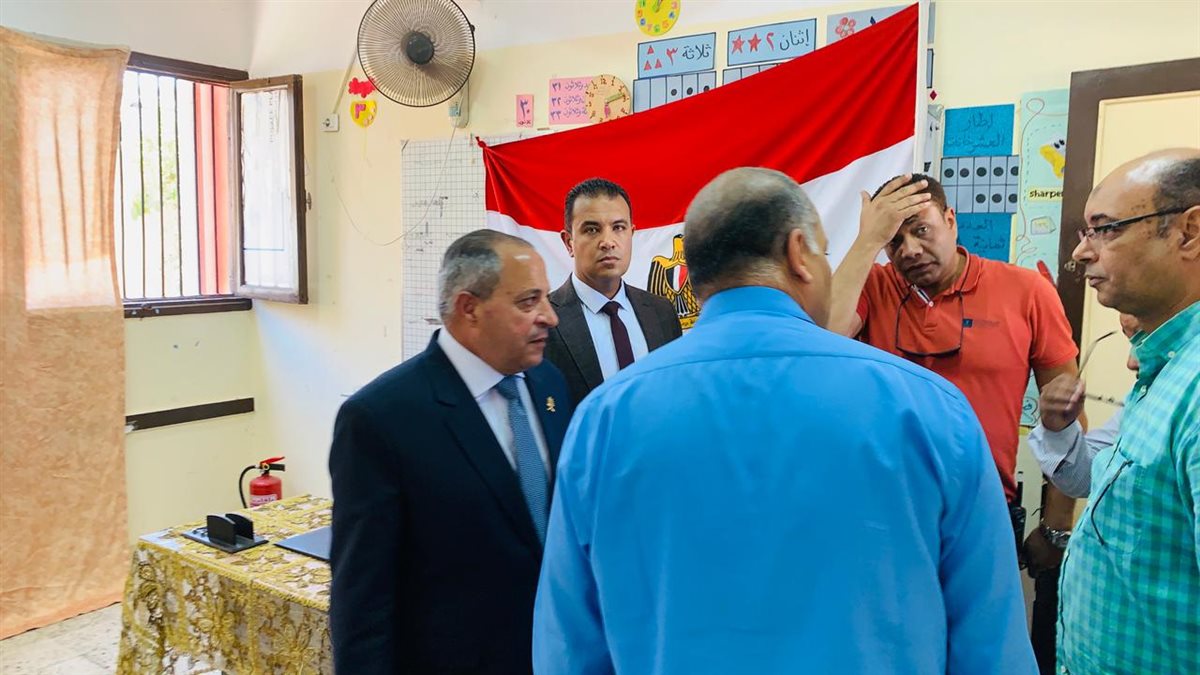 محافظ بورسعيد يتفقد استعدادات لجان انتخابات مجلس الشيوخ 2025