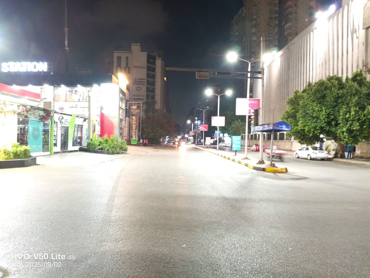 <strong> تراكم القمامة أمام منزل مسؤول كبير</strong>