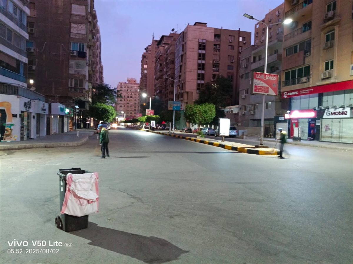 <strong> تراكم القمامة أمام منزل مسؤول كبير</strong>