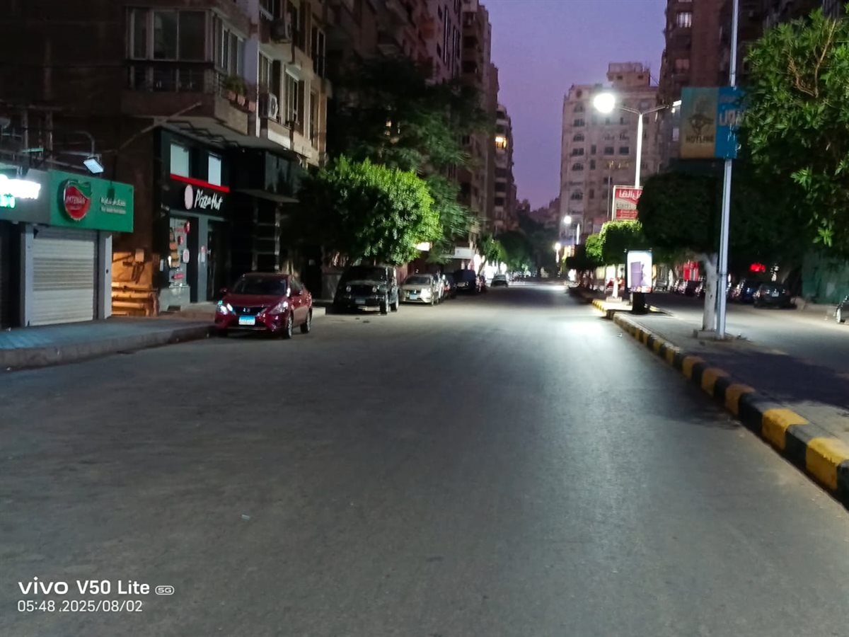 <strong> تراكم القمامة أمام منزل مسؤول كبير</strong>