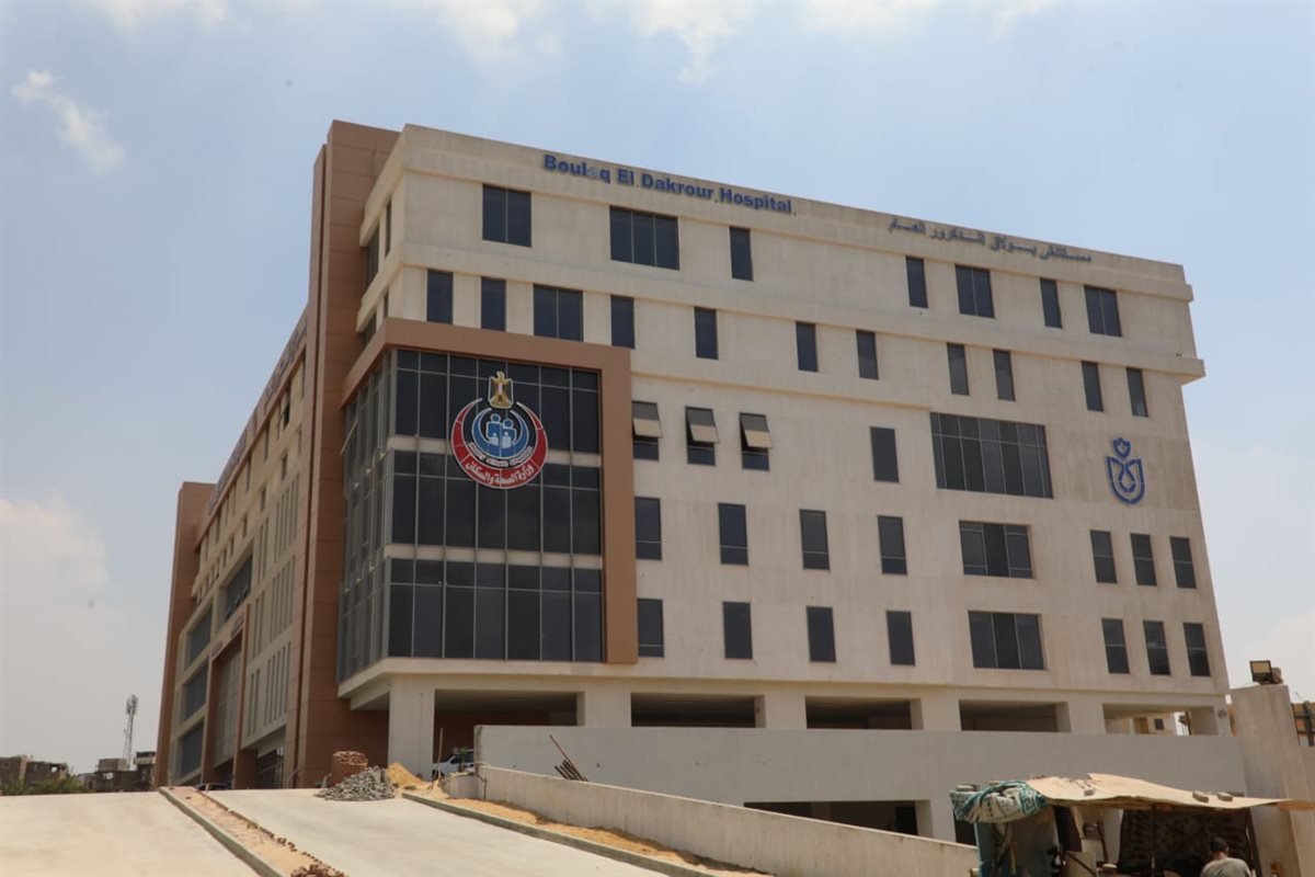 تطوير الشوراع المحيطة بمستشفي بولاق الدكرور
