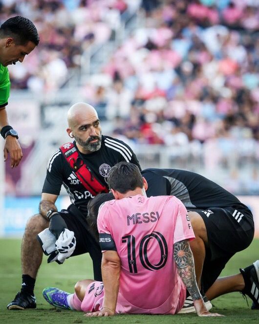 <strong>إصابة ميسي نجم فريق إنتر ميامي الأمريكي</strong>