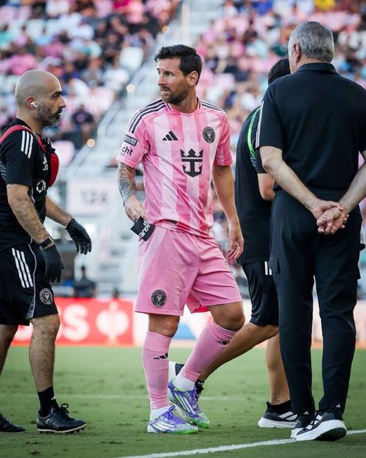 إصابة ميسي خلال مباراة نيكاكستا بكأس الرابطتين