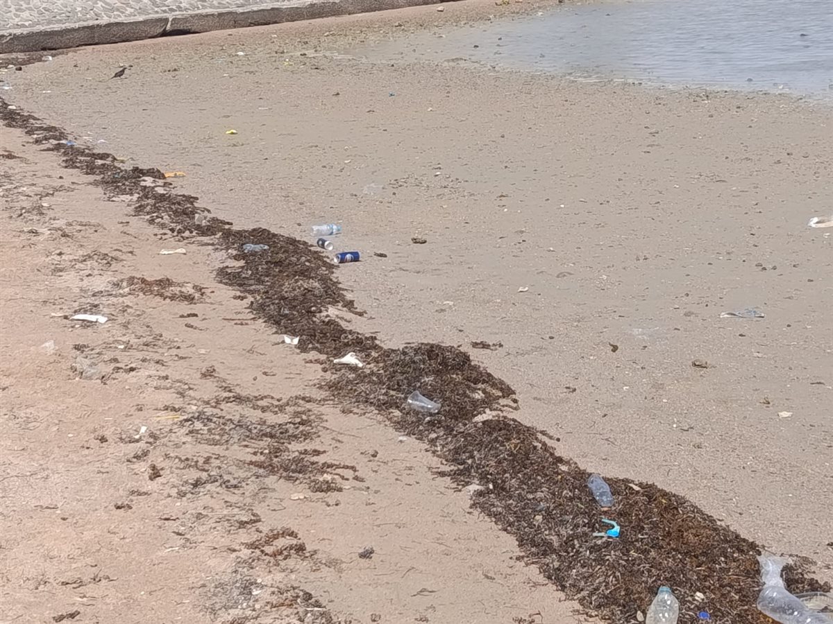 تراجع وانحسار لمياه البحر بالغردقة 